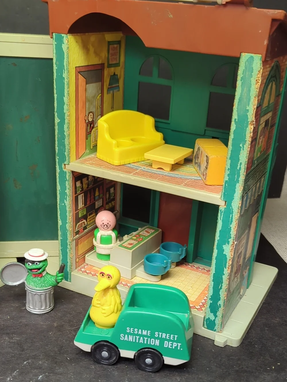 #14(1974 Fisher Price Play Family Sesame Street Little People #938 Hooper's apt